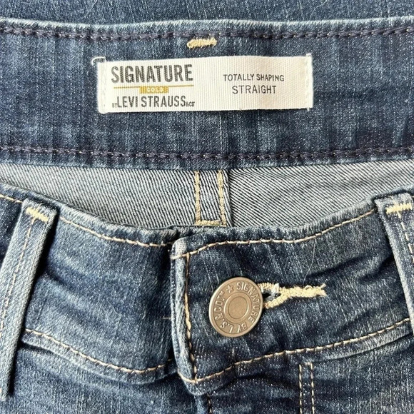 Levi's Women’s Signature Gold Totally Shaping Straight Leg Jean Size 10M/W30/L32 - Picture 6 of 11